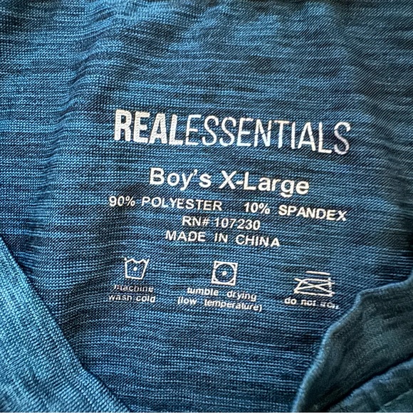 🔴 Real Essentials XL Teal Tee Shirt - Picture 2 of 2